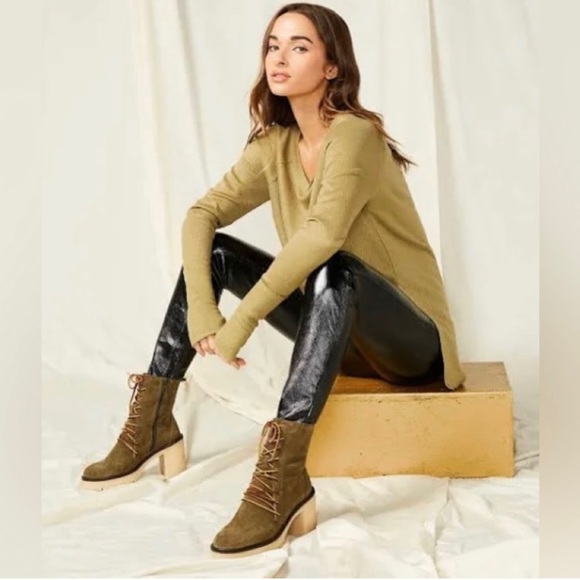 Free People ’We The Free” Phoenix Coated Skinny Jeans in Liquid Black, Size 27 - Picture 2 of 3